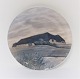 Royal 
Copenhagen. 
Porcelæns 
platte. Model 
1913/1122. Stor 
bondgård. 
Diameter 22,5 
cm. (2 
sortering)