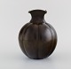 Just Andersen, Danmark. Art deco vase i diskometal. Modelnummer 1754. 1940