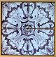 Flise firpas, 
ornament 
fliser, mangan, 
Holland, 
18./19. årh. 26 
x 26 cm. 
Indrammet. 
