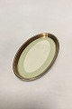 Royal 
Copenhagen 
Dagmar Oval 
Bakke No. 9499. 
Måler 22,6 cm 
(8 57/64 in.)