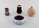 Michael Andersen, Bornholm. Tre vaser og en skål i glaseret keramik. 1950