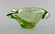Grøn Murano 
skål i 
mundblæst 
kunstglas. 
1960'erne.
Måler: 18 x 9 
cm.
I flot stand.

