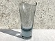 Holmegaard, 
Vase med 
asymmetrisk 
kant, Akva 
farvet, 24,5cm 
høj, 12cm i 
diameter, 
Design Per ...