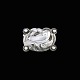 Georg Jensen. 
Broche i 830 
sølv.
Duemotiv 
tegnet af 
Kristian 
Moehl-Hansen.
Stemplet med 
...