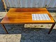 Sofabord i god 
kvalitet 
fremstillet i 
1970´erne hos 
BC møbler i 
Vejle. 24 små 
kakler indlagt 
i ...