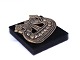 Broche af 
viking motiv i 
sølv.
4.5 x 3 cm.