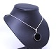 Halskæde med 
onyx vedhæng af 
925 sterling 
sølv stemplet 
Dsi.
2 cm.