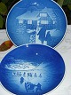Bing & 
Groendahl 
porcelain, 
Christmas plate 
from 1972, 
Christmas in 
Greenland. And 
1973, Covntry 
...