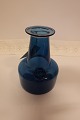 Vase fra 
Kastrup 
Glasværk
Fra Capri 
Serien, klart 
blåt glas
Blå vase med 
segl med 
initialerne ...