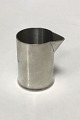 Royal Selangor 
Tin Flødekande.
Måler 8,5cm 
høj og 5,8cm 
dia