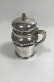 J Holm Sølv 
Sennepskrukke 
(Blå glas 
indsats) Måler 
10 cm Samlet 
vægt 115.5 
gr(Gravering/Brugsspor)