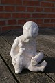 Michael Andersen keramik, BornholmDreng med gås i perfekt stand.H 11,5cm