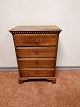Oak chest of 
drawers 
starting in the 
1800s