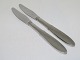 Georg Jensen 
Mitra stål 
bestik, 
frokostkniv.
Længde 19,8 
cm. heraf måler 
knivbladet 8,6 
...