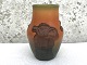 P. Ipsens enke, 
Terracotta, Art 
nouveau vase, 
17,5cm høj, ca. 
13cm bred, Nr. 
433, Design 
Hans ...