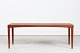 H. W. Klein 
Aflangt 
sofabord 
fremstillet af 
massiv og 
fineret teaktræ
Producent: ...