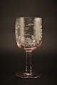 Gammelt 
erindrings glas 
fra Holmegaard 
glasværk med 
fine graveret 
blomster 
dekorationer og 
...