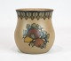 Keramik vase i 
brune farver, 
nr.: 82 af L. 
Hjort.
11,5 x 10 cm.