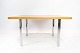Sofabord i eg 
og ben i metal 
designet af 
Hans J. Wegner 
og fremstillet 
af Andreas Tuck 
i ...