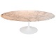 Tulip oval 
spisebord med 
marmor top 
designet af 
Eero Saarinen i 
1957 for Knoll 
Furniture. 
Bordet ...