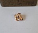 Smuk gammel 14 
kt guld broche 
med old mine 
cut diamant.
Stemplet: 585
Mål: 15 x 17 
mm.
Vægt: ...