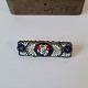 Italiensk Mille 
Fiori broche - 
glas mosaik.
Mål: 1,2 x 4 
cm.