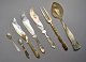 Collection of 
in mother of 
pearl, 20th 
century Asia. 
Consisting of 3 
knives, a 
spoon, fork and 
...