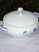 Bing & Grondahl 
porcelain. 
Demeter, Small 
Soup tureen no. 
5 A. Diameter 
17 cm. Bredde 
24 cm. ...