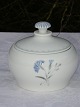 Bing & Grondahl 
porcelain.White 
Demeter, sugar 
bowl no . 
Diameter 10 cm. 
Height 10 cm. 
1. ...