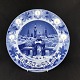 Diameter 32 cm.
"Jubilæumsfadet 
er udsendt af 
Bing & Grøndahl 
i året 1995 i 
et oplag på 
7500 ...