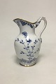 Bing and 
Grondahl 
Dickens 
Butterfly with 
Gold Water 
Pitcher
Measures 22,5 
cm / 8.86 in.