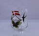 Erindringskrus 
med dannebro. 
Kruset er 
øre/hank og 
dekoreret med 
blomst, flag og 
svale. Der er 
...