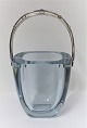 Ice bucket with 
silver handle 
made by Kronen. 
Sterling (925). 
Height 12 cm