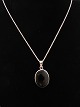 Sølv halskæde 
43 cm. med 
vedhæng 1,8 x 
2,5 cm. karneol 
monteret i 
sterling sølv  
Nr. 443728