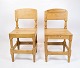A pair of antique chairs of pine wood and in great antique condition from the 
1820s.
5000m2 showroom.