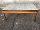 Palisander 
sofabord med 
kakler. Danish 
modern fra 
1960'erne. Pæn 
stand. Mål: 
HxLxB 50x125x85 
cm