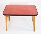 Sidebord med 
rød laminat af 
dansk design 
fra 1960erne. 
Bordet er i 
flot brugt 
stand.
H - 51 cm, ...