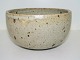 Bing & Grøndahl 
keramik rund 
skål med 
prikker.
Mærket "70-55" 
samt "Lillian" 
for Lillian ...