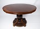 Ovalt spisebord 
i mahogni, i 
flot stand fra 
1890erne.
H - 75 cm, B - 
120 cm og D - 
83 cm.