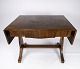 Klapbord af 
mahogni, i flot 
antik stand fra 
1870erne.
H - 73 cm, B - 
93 (139 cm) cm 
og D - 70.5 cm.