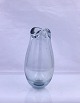 Holmegaard 
Glasværk.  
"Torskemund 
vase", vasen er 
dråbeformet.
Glasfarven 
akva.
Vasen er ...