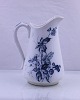 Villeroy & 
Boch. Rubus 
(Brombær) 
kande. Designet 
et blomster, 
bær og blade. 
Lavet mellem 
1850 og ...