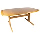 Dette spisebord 
er et smukt 
eksempel på 
dansk design 
fra 1960'erne, 
fremstillet af 
anerkendte ...