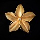 Bræmer-Jensen; 
Broche af 14 
kt. guld prydet 
med brillant, 
ca. 0,12 ct. 
Farve: 
Wesselton (H). 
...