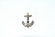 Elegant Brooch 
with garnet 14 
carat
Height 25.62 
mm
Width 19.30 mm
Nice and well 
maintained ...