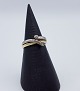 Ring udført i 
14 karat guld, 
prydet med 2 
stk. brillanter 
på samlet ca. 
0.03 ct. 
Ringstr. 50 
...