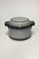 Bing & Grondahl 
Tema Pot with 
Lid No 405. 
Measures 14 cm 
/ 5 33/64 in. x 
24 cm / 9 29/64 
in.