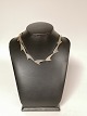 Bent Knudsen 
ledet halskæde 
af sterlingsølv
Stemplet 
Sterling 
Danmark Bent k
Længde 37cm.