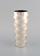 WMF, Tyskland. Ikora vase i forsølvet messing. Midt 1900-tallet.Måler: 22,5 x 9 cm.I god ...