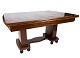 Antikt 
spisebord i 
mahogni og med 
hollandsk 
udtræk fra 
1920erne. 
Bordet er i 
flot brugt 
stand. ...
